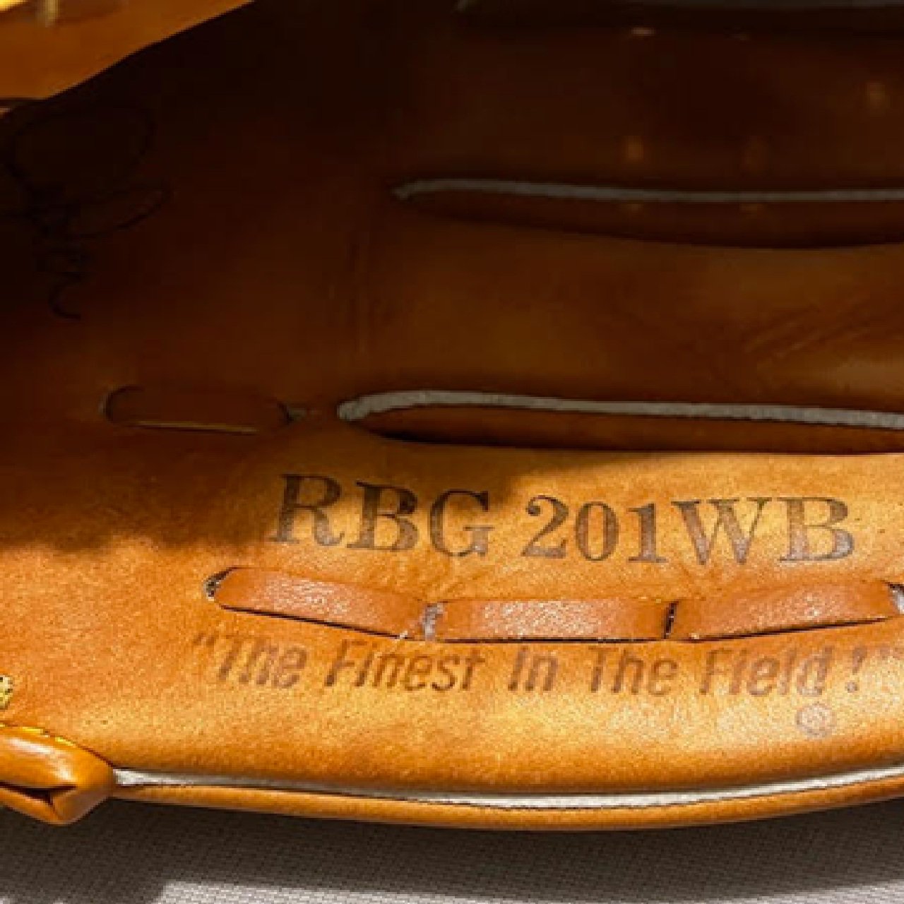 Rawlings Derek Jeter 11-inch Youth Baseball Infield Glove RHT | Basket-Web Tan Leather BM1
