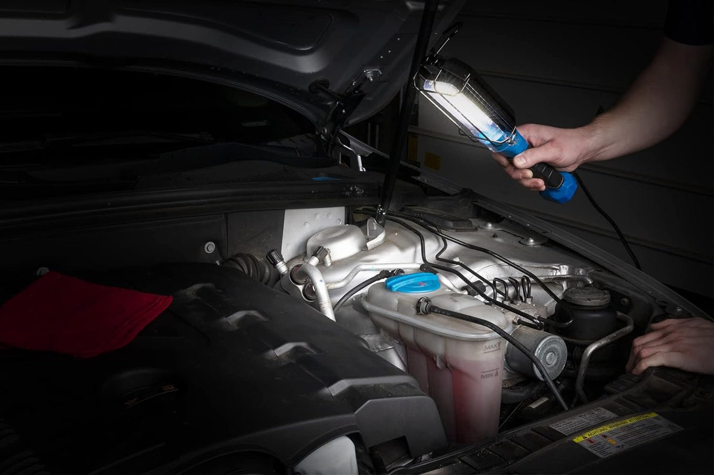 Performance Tool 1,000 lumen 120V LED Drop Light 25' 18GA  with Extra 120V Outlet, 1 Pack